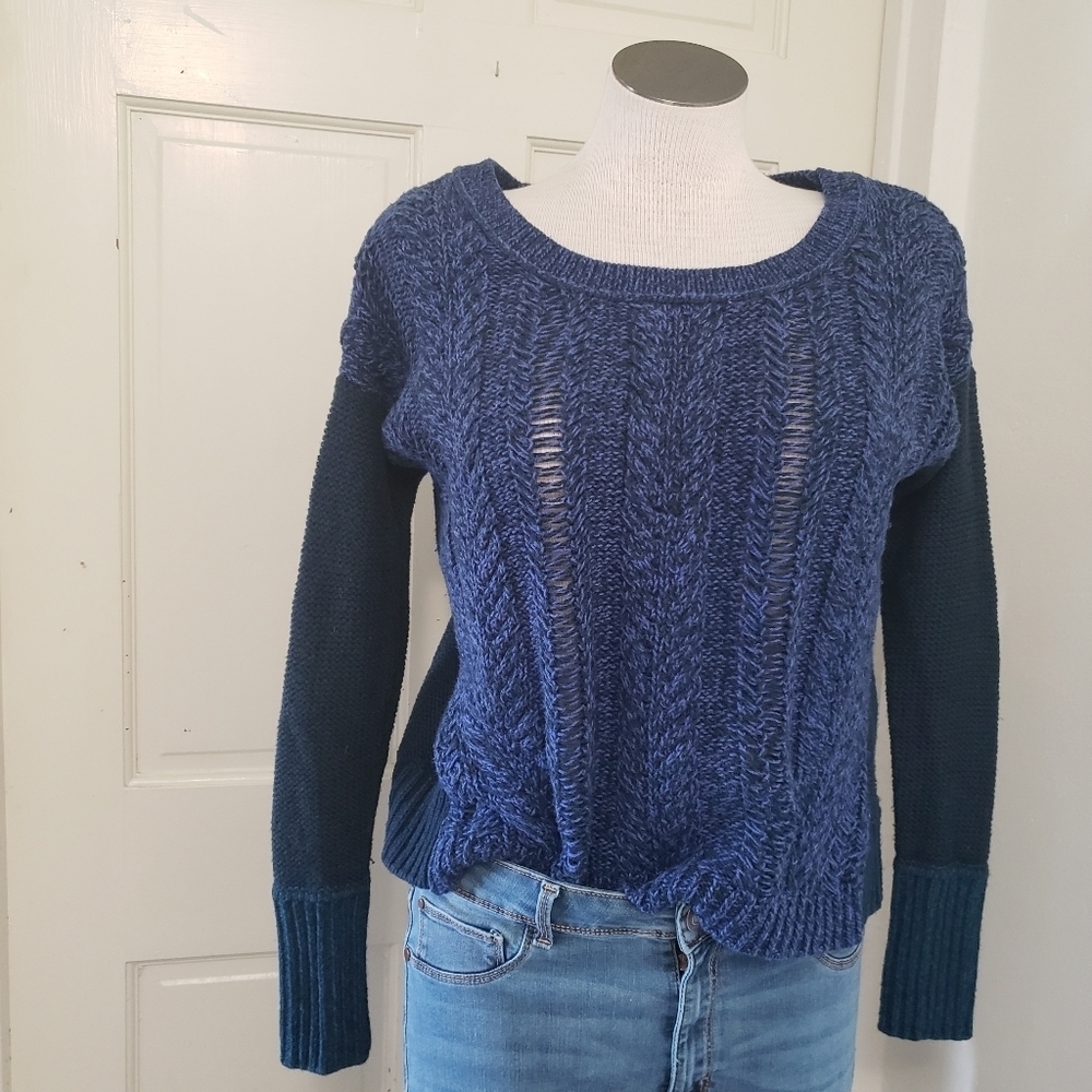 American Eagle Outfitters Round Neck Blue Women's Sweater Size SP